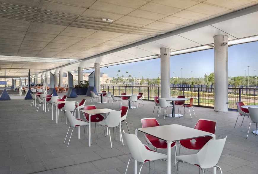 Campus Loyola à Séville: un projet universitaire durable avec des planchers surélevés qui a obtenu le certificat LEED Platine